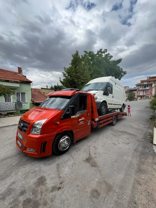 Banaz Büyükoturak ve D300 karayolunda 7/24 kaskolu oto çekici, kayar kasa kurtarıcı ve acil yol yardım. En yakın çekici için Poyraz Assist’i hemen arayın!